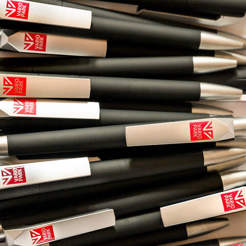 Kugelschreiber mit dem aufgedruckten VarioPark-Logo